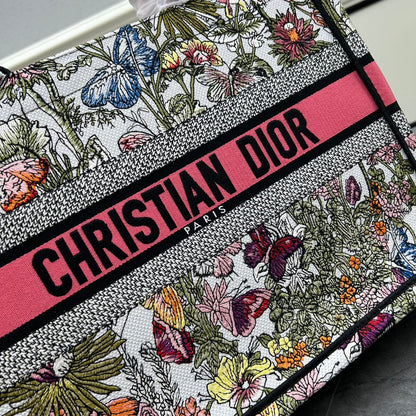 CHRISTIAN DIOR PARIS